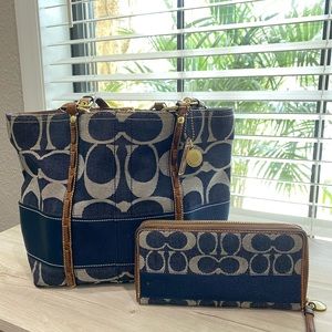 Authentic&Unique Coach purse/tote w/accordion zip around wallet